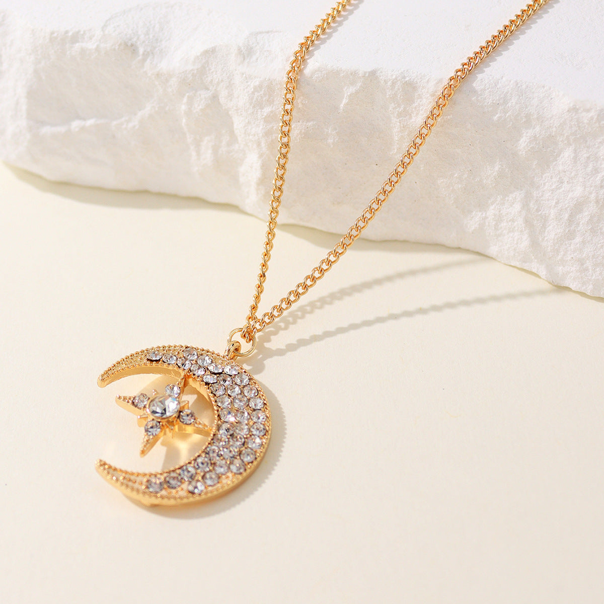 Niche Design Star Moon Inlaid Pendant Necklace For Women